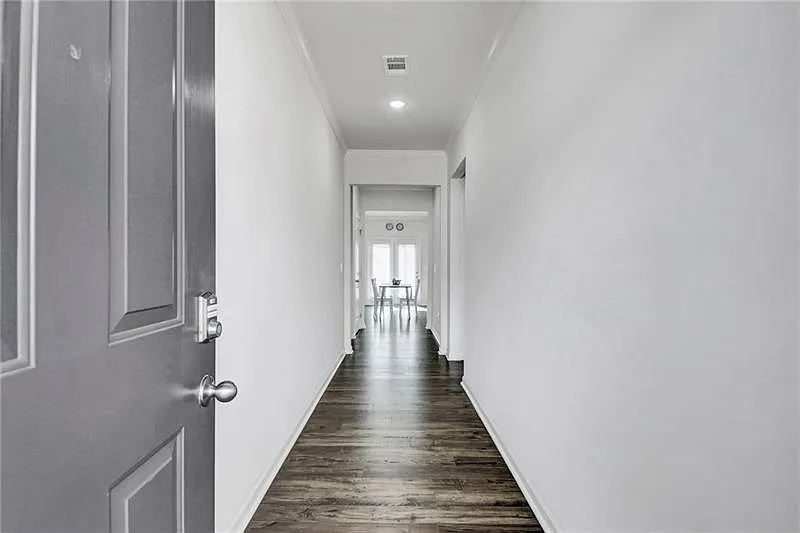 5 bed, 3.0 bath, 2845 sqft, $3,500 — Photo 3