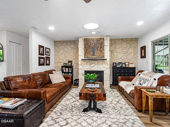 5th image of 170 Country Circle Dr W