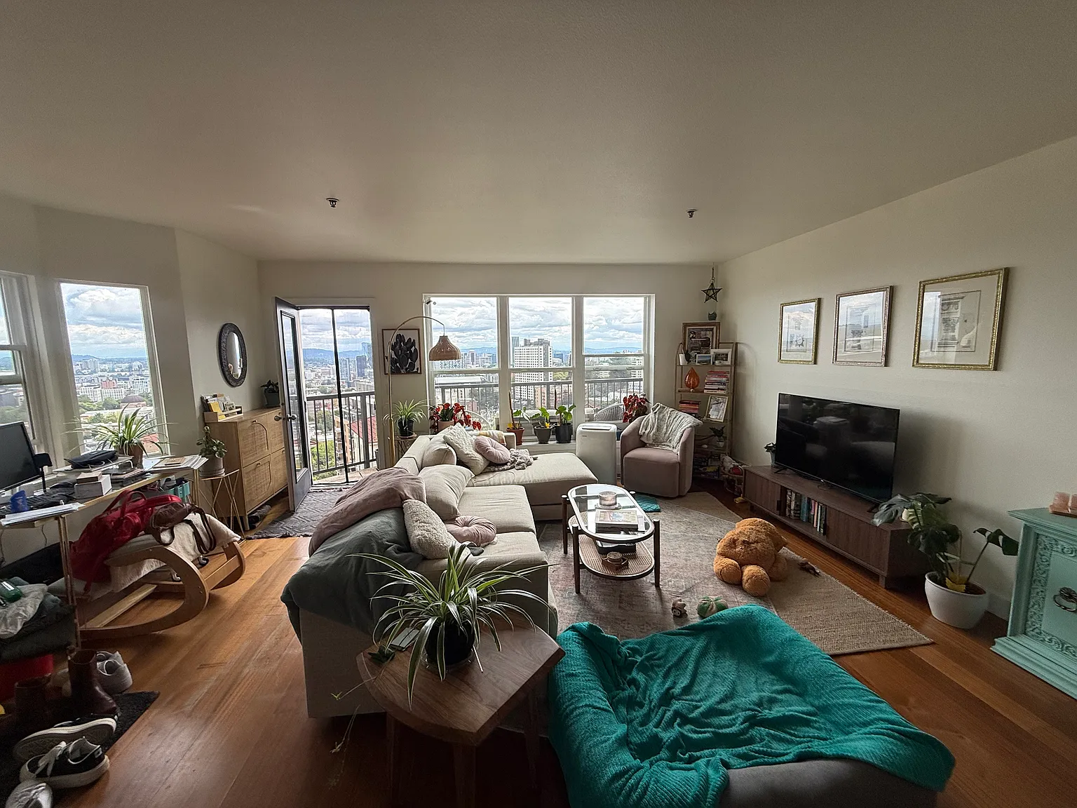 2 bed, 1.5 bath, 1000 sqft, $1,300 — Photo 1