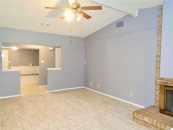 4th image of 306 Carol Dr