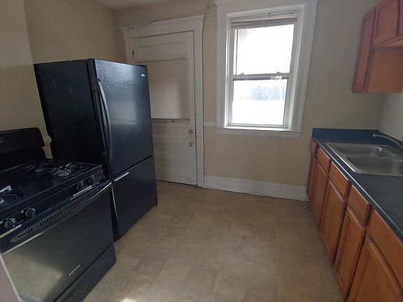 4th image of 1535 W Canfield St #4