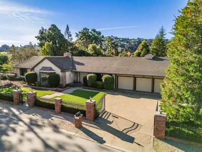 1040 Woodland Dr, Hillsborough, CA, 94010
