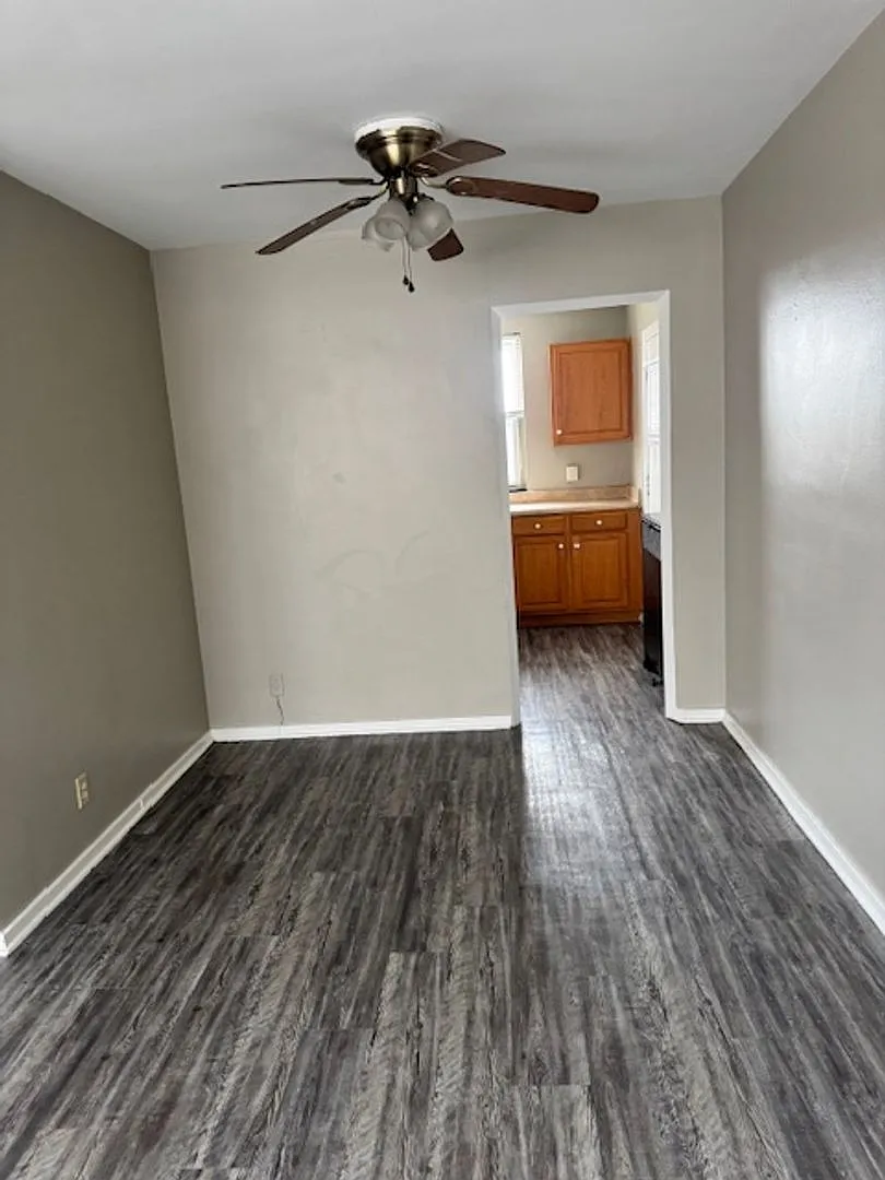 Knoxville Manor — Photo 3