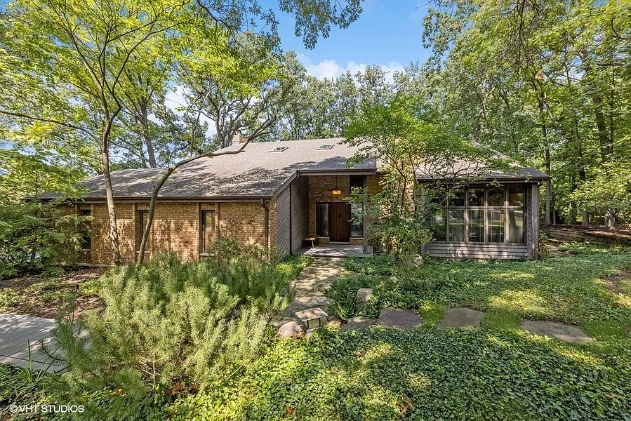 105 Lakewood Cir photo 1