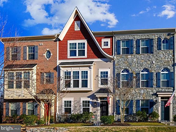 2nd image of 203 Vanguard Ln