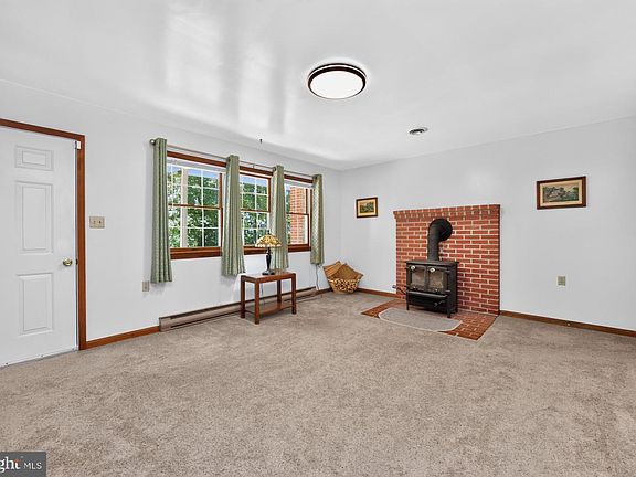 5th image of 725 Ewing Rd