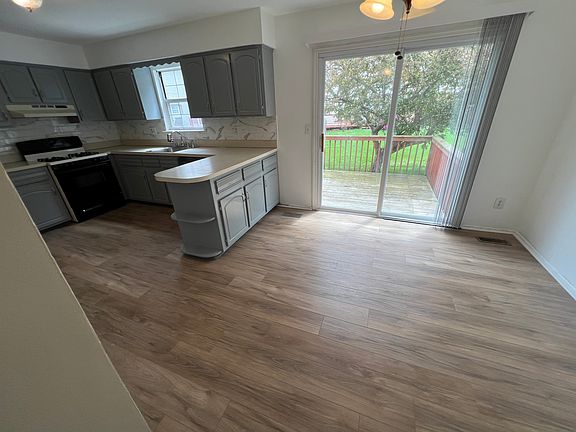 Dining area in kitchen and back patio