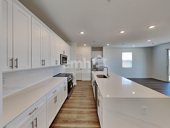 3rd image of 7942 Escolta Ct