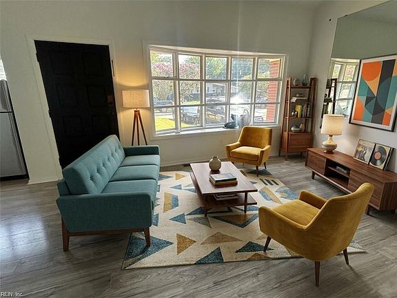 3rd image of 417 Poplar Hall Cir