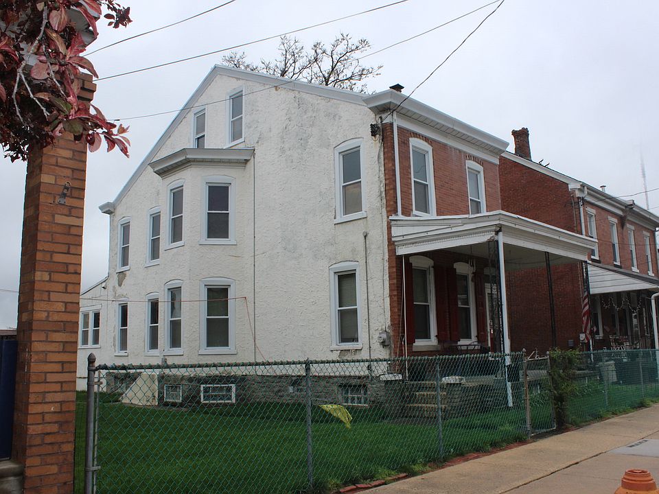 2nd image of 4738 Silverwood St