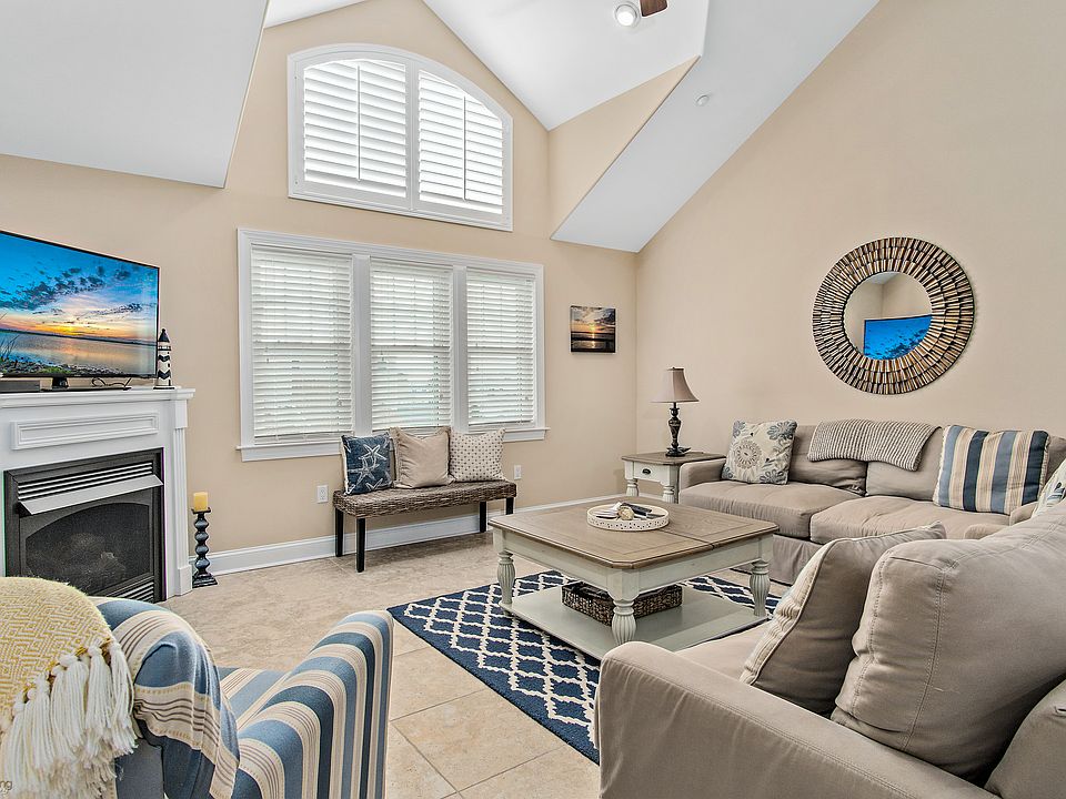 1st image of 5904 Landis Ave Unit 303