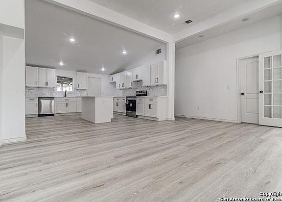 5th image of 418 Spofford St