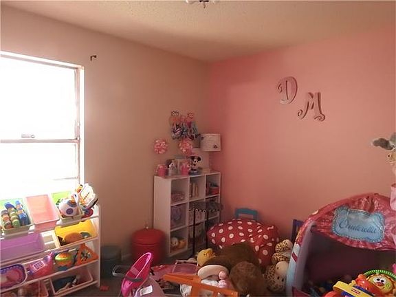 5th image of 902 Glazier Cir