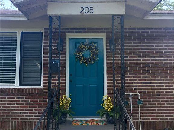 2nd image of 205 W Hernandez St