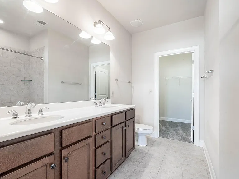 121 Irving Ave #J — Photo 8