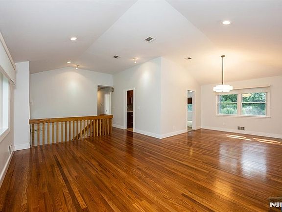 2nd image of 3 Antrim Rd