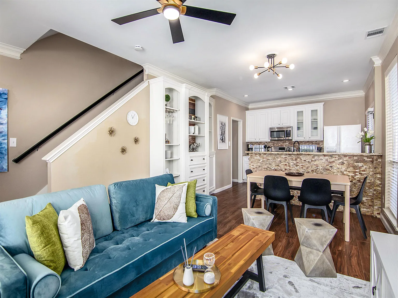 3 bed, 2.5 bath, 1488 sqft, $4,300 — Photo 3