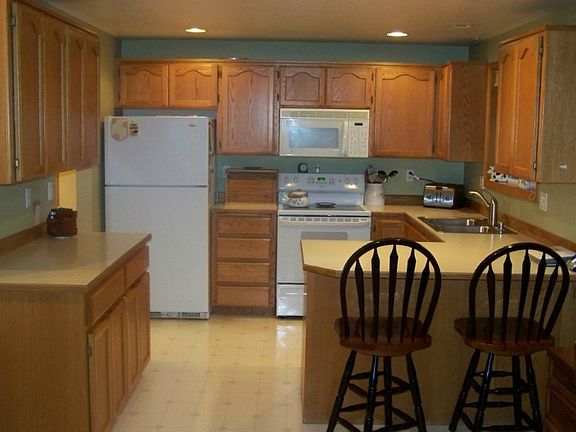 3rd image of 704 Cedar Dr