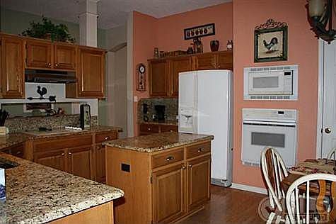 3rd image of 2102 Knob Hill Dr