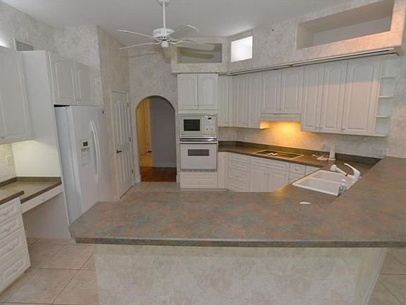 3rd image of 247 Leslie Ln