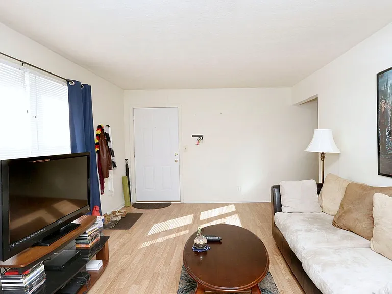 1348 Royalty Ct — Photo 5