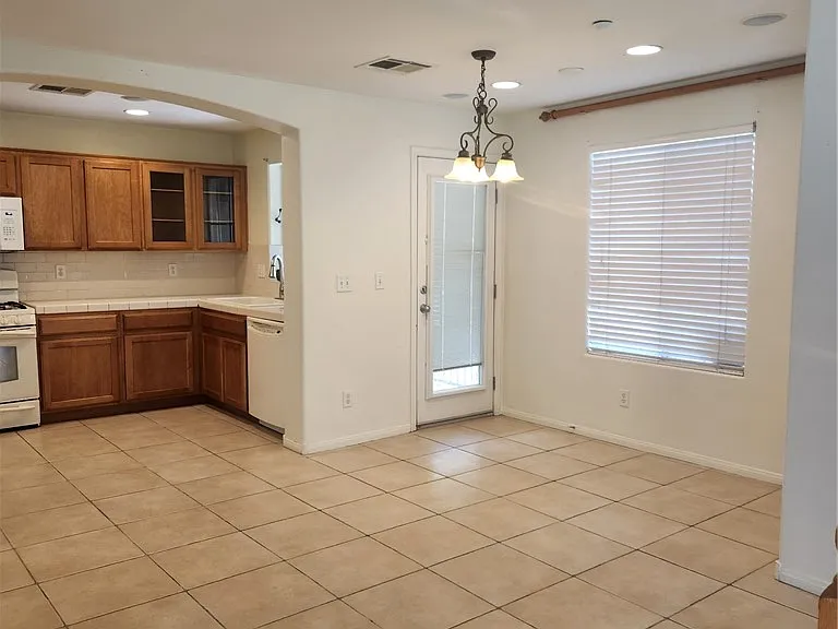 6485 Abbotsford House Ct — Photo 4
