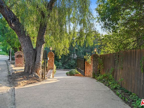 4th image of 4601 Morro Dr