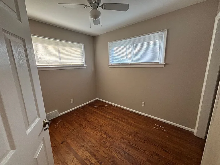 6118 Hancock Ave — Photo 8