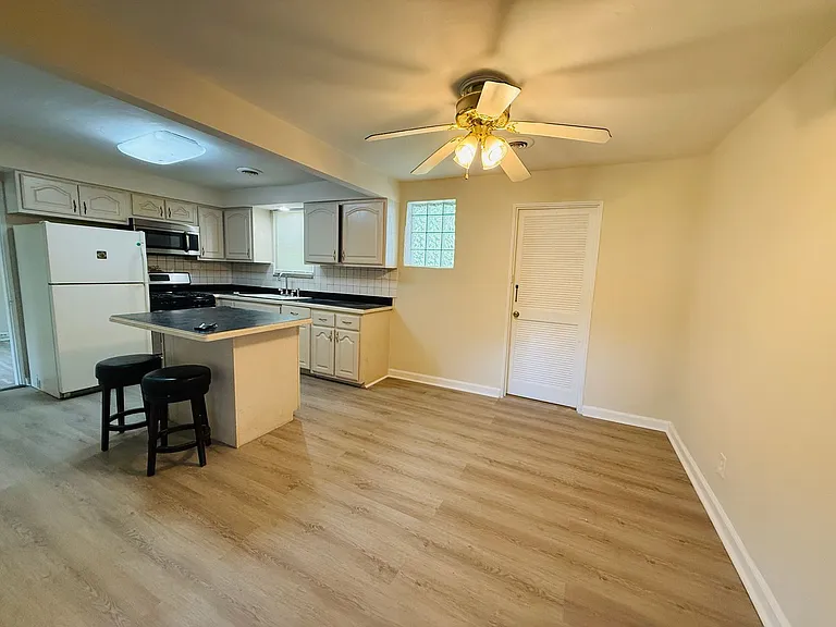 544 Thurston Ave — Photo 6