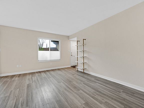 4th image of 820 Villa Ln APT 3