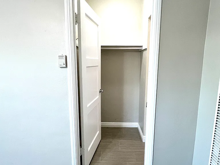 17542 Ventura Blvd #18 — Photo 9