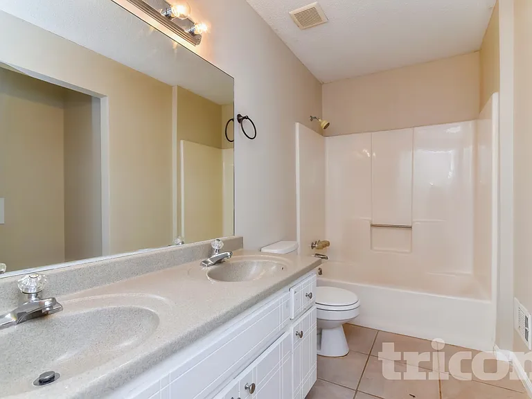 230 Parkway Ct — Photo 10