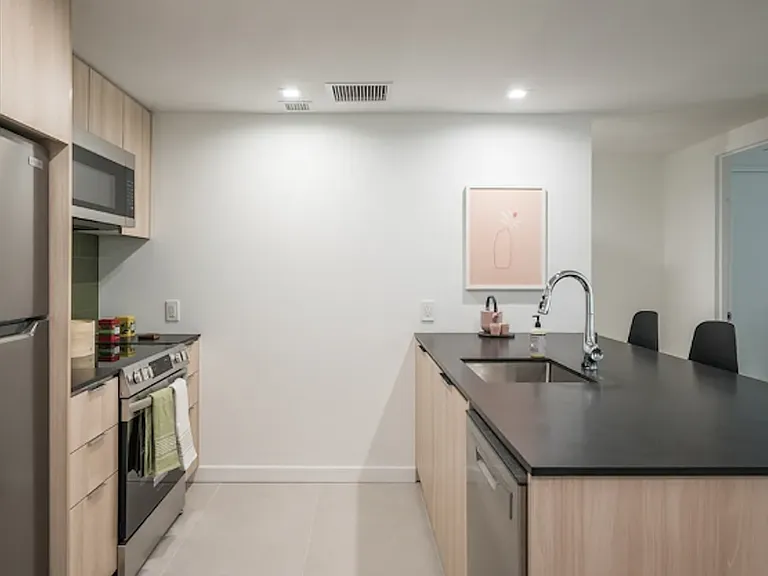 715 E 32nd St #4C — Photo 3