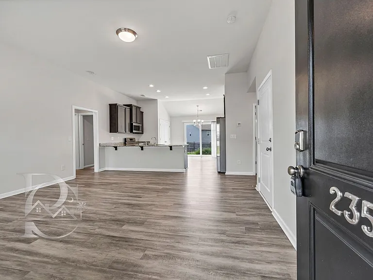 235 Drayton Hall Dr — Photo 3