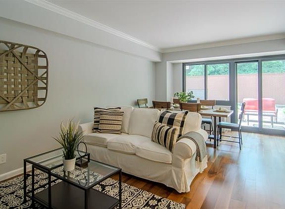 2nd image of 609 W So Orange Ave #2C