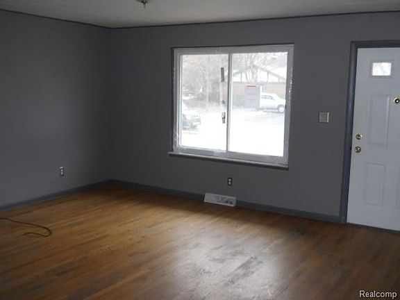 2nd image of 20335 Parkville St