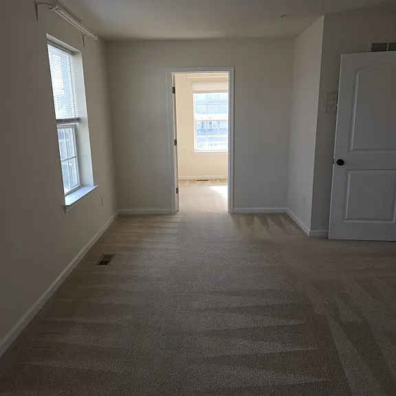 303 Ellis Ct — Photo 9