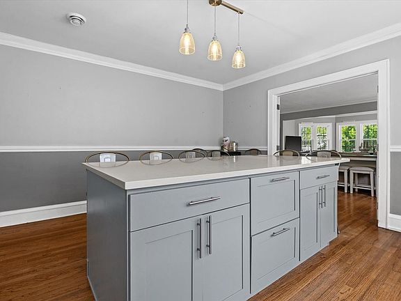 4th image of 609 E Lake View AVENUE