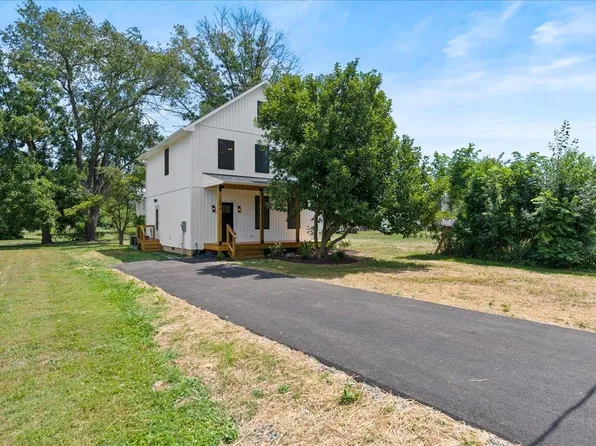 206 Lee Ave, Elkton, VA 22827