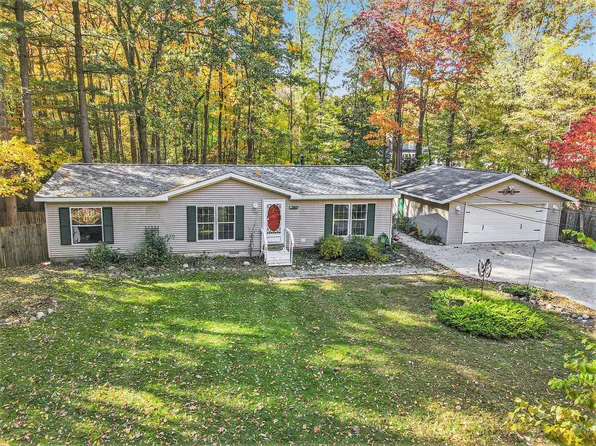 51412 35 1/2 St, Paw Paw, MI 49079