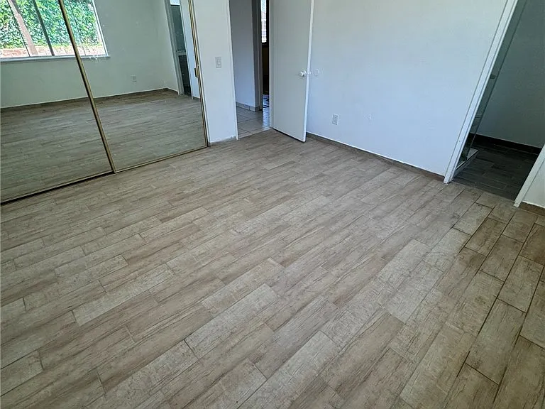 1862 Hollandale Ave — Photo 11