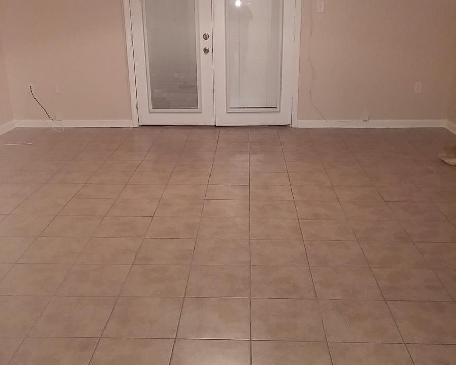 Living Room (main entrance view)
