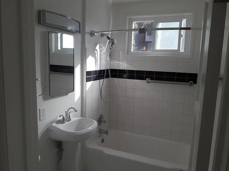 460 S Detroit St #7 — Photo 13