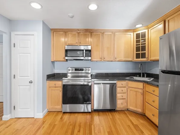 70 Warren Ave APT 4-2, Chelsea, MA 02150