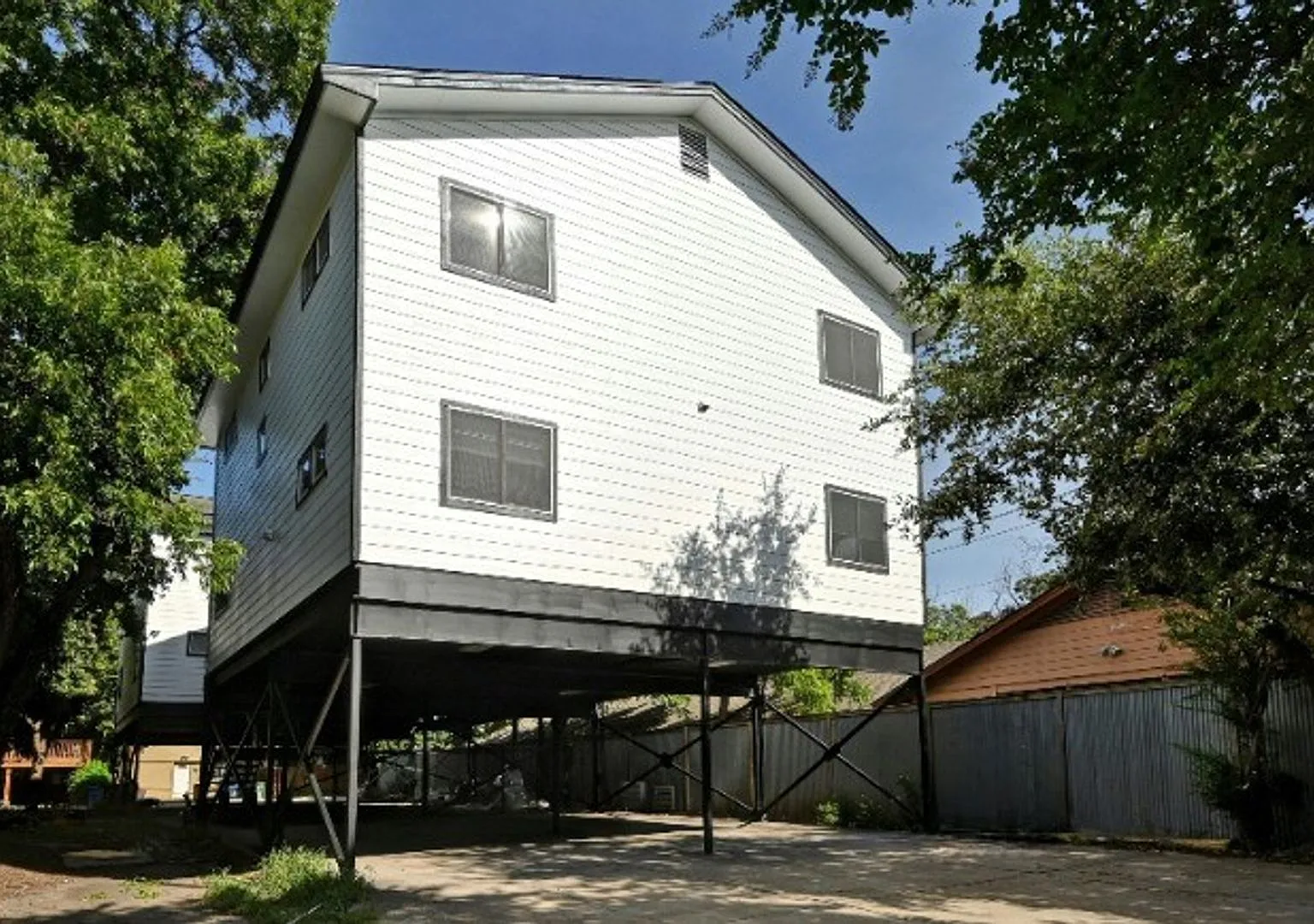 Renovated 6bed/3bath Close to Campus! — Photo 1