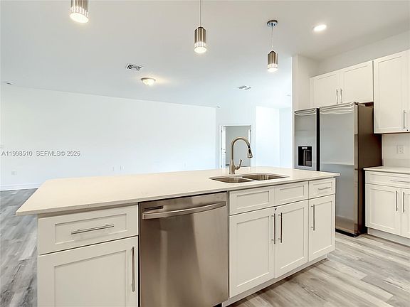 5th image of 14210 Luxo Ave