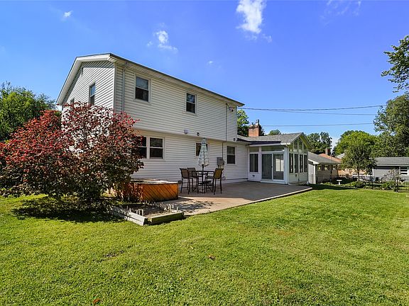 5th image of 611 Rondeau Dr