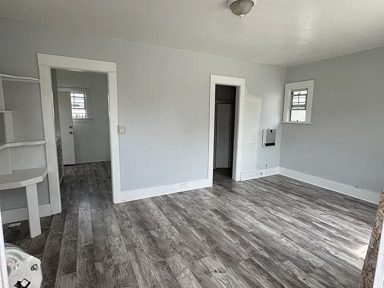 5886 Myrtle Ave — Photo 3
