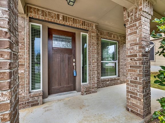 2nd image of 2921 Post Oak Cir