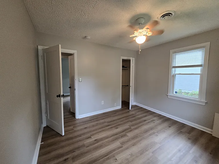 1115 Stewart Dr — Photo 9